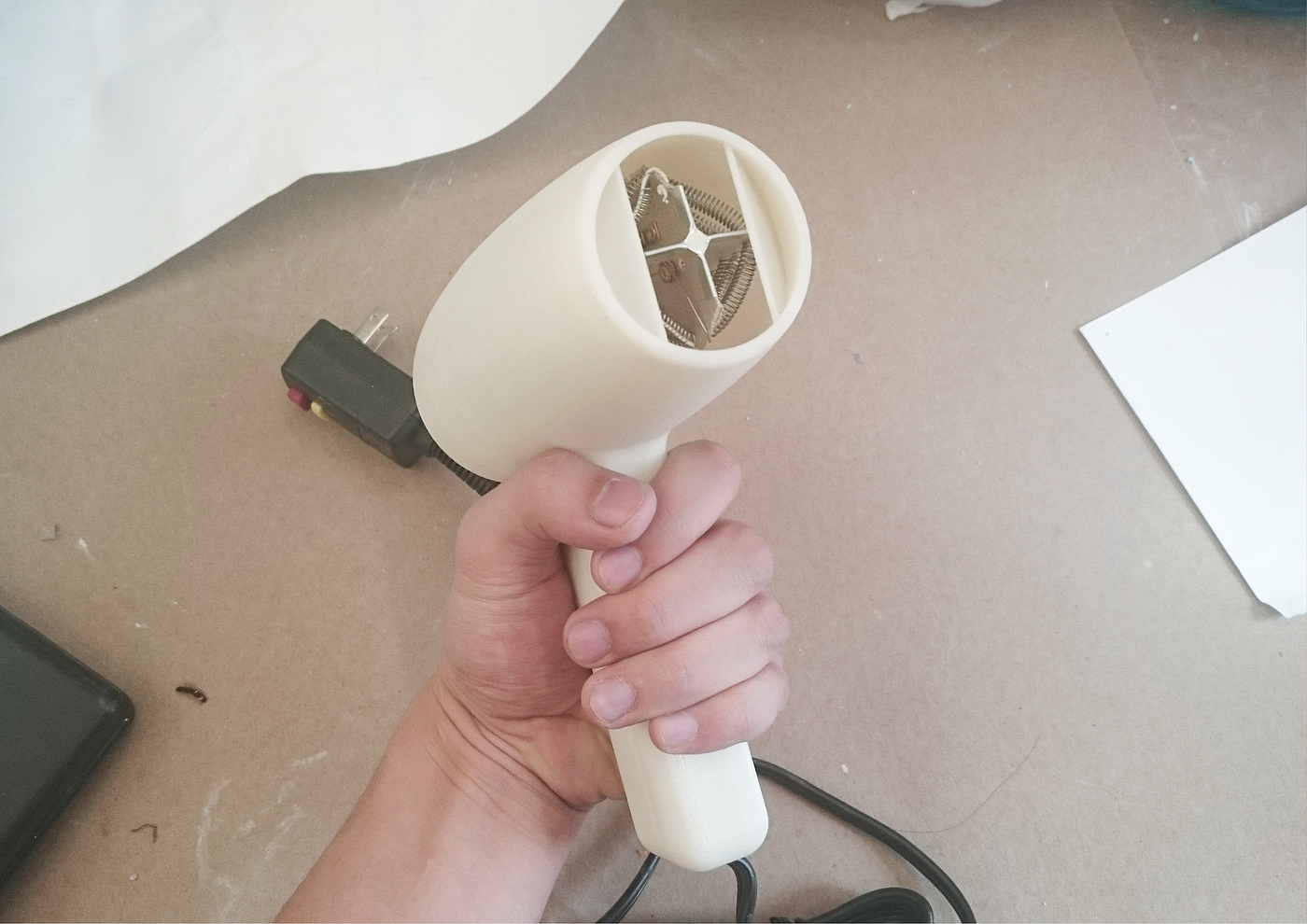 Model，hair drier，Simplicity，