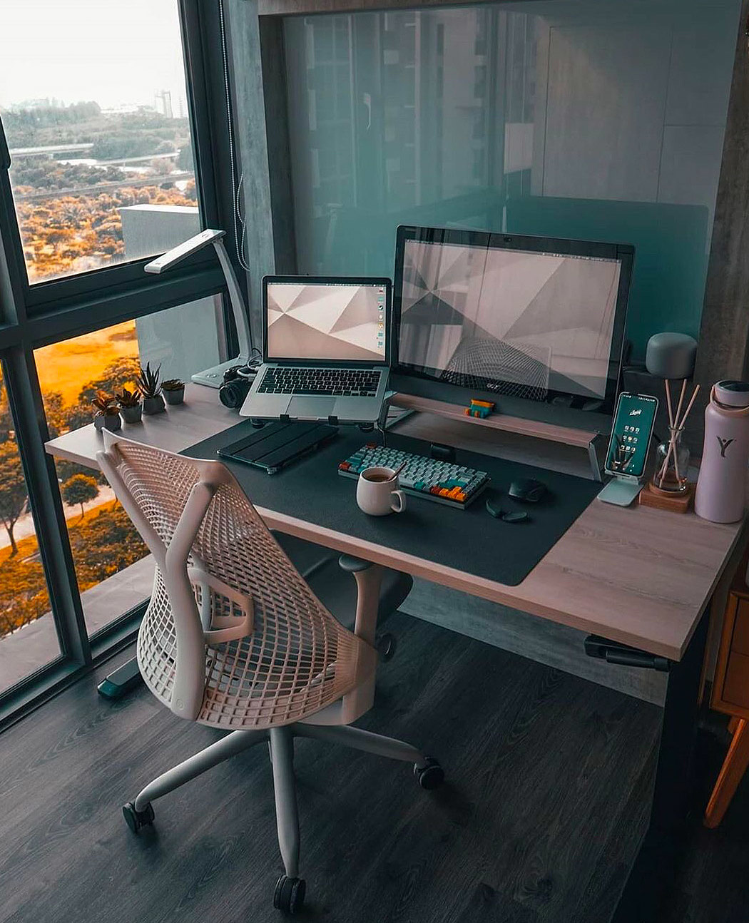 household，desk，wooden ，Simplicity，