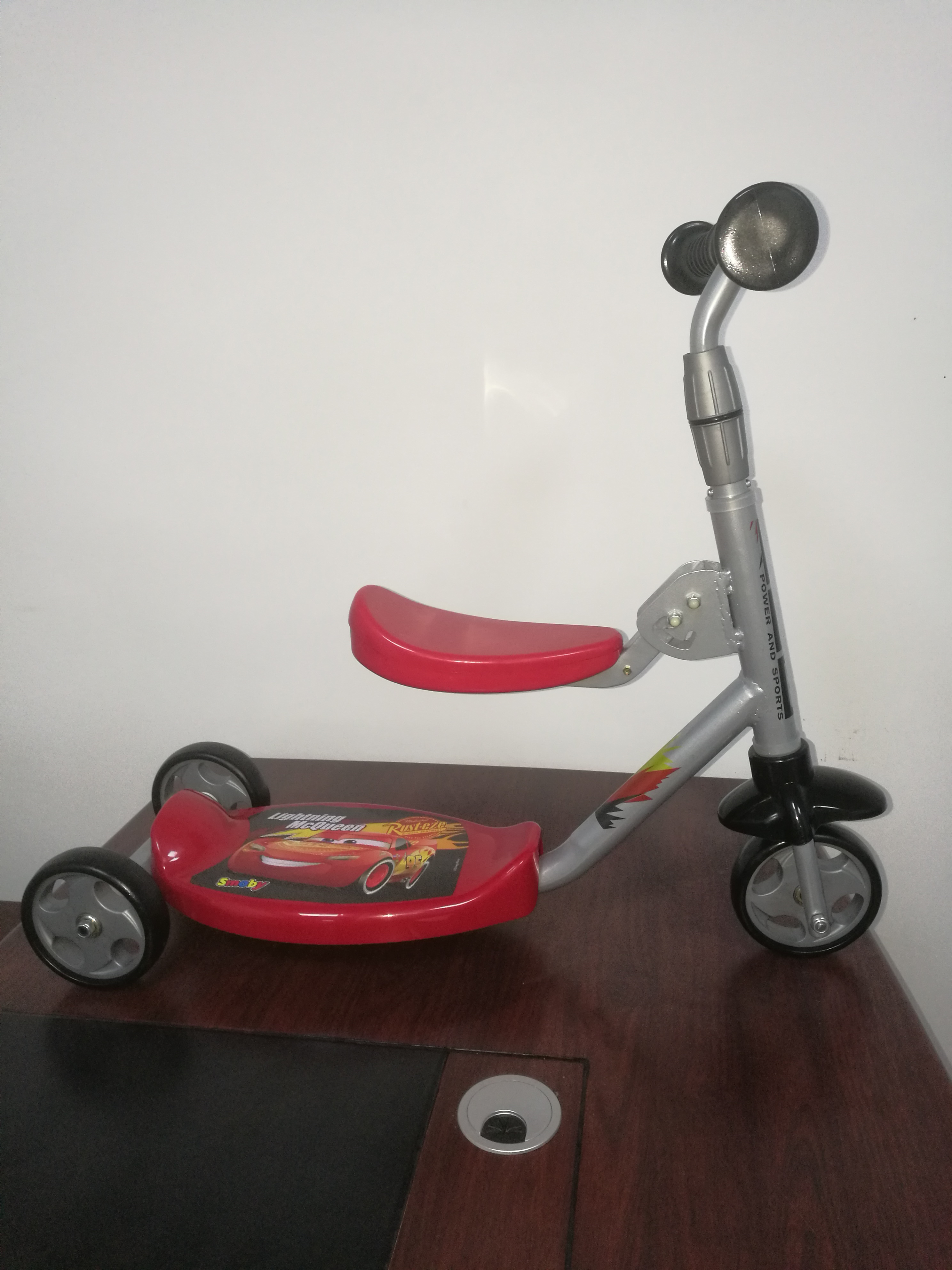 Professional structure and appearance design of children's car，