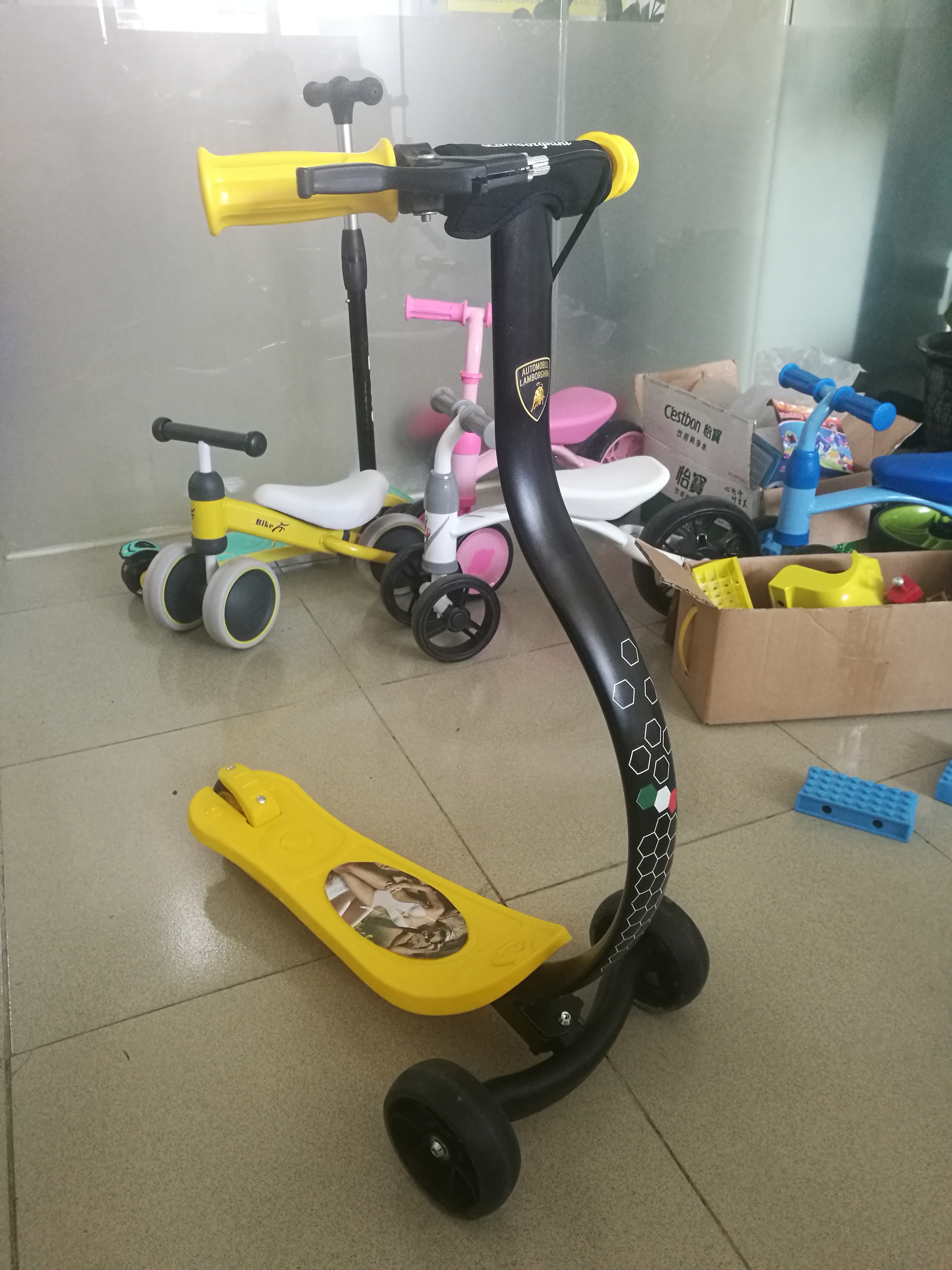 Professional structure and appearance design of children's car，