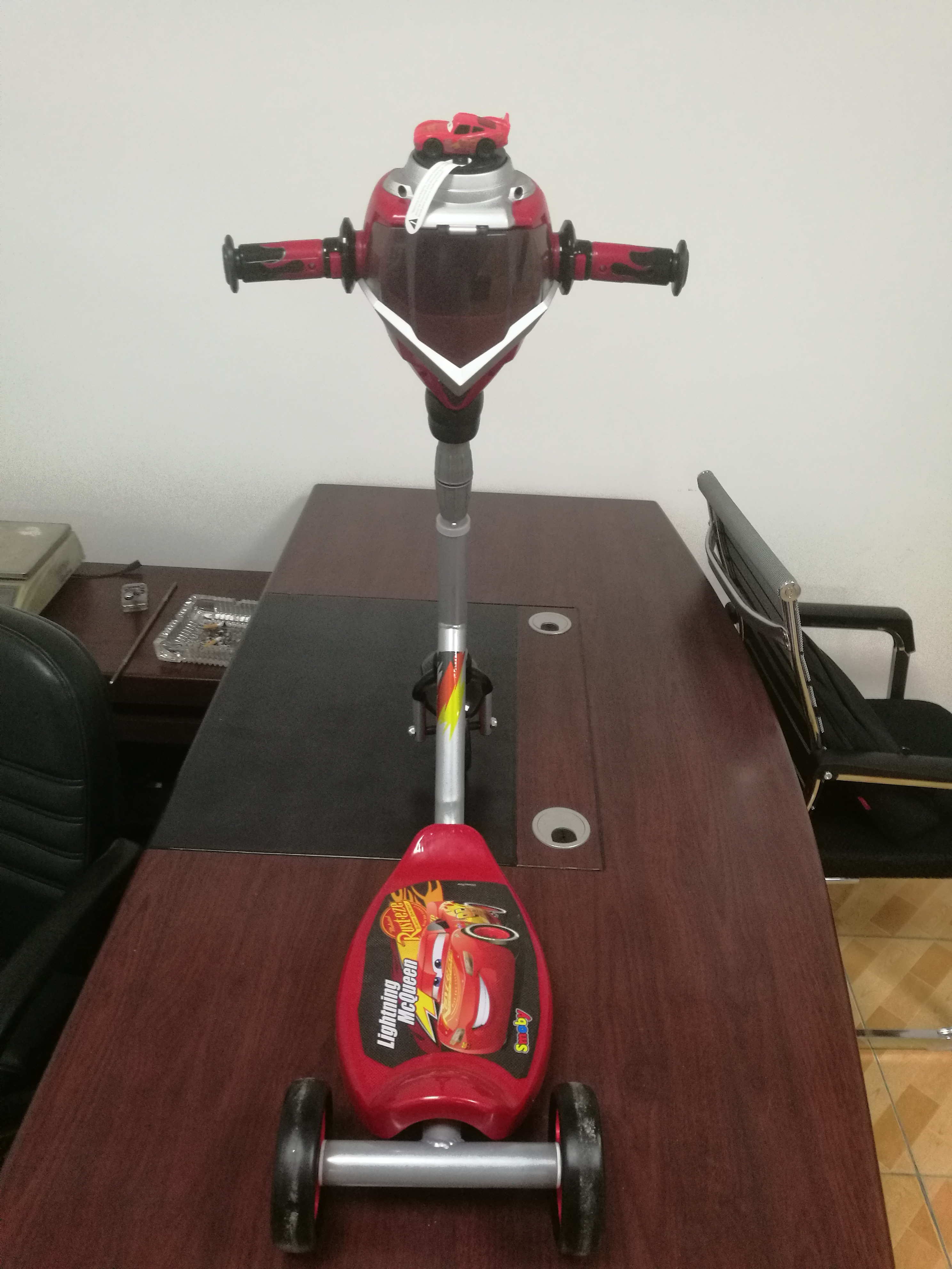 Professional structure and appearance design of children's car，