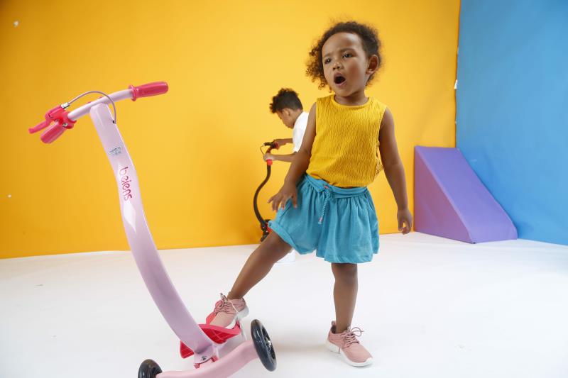 Skate，Children's skateboard，streamline，original，Arc slide，Gravity steering，