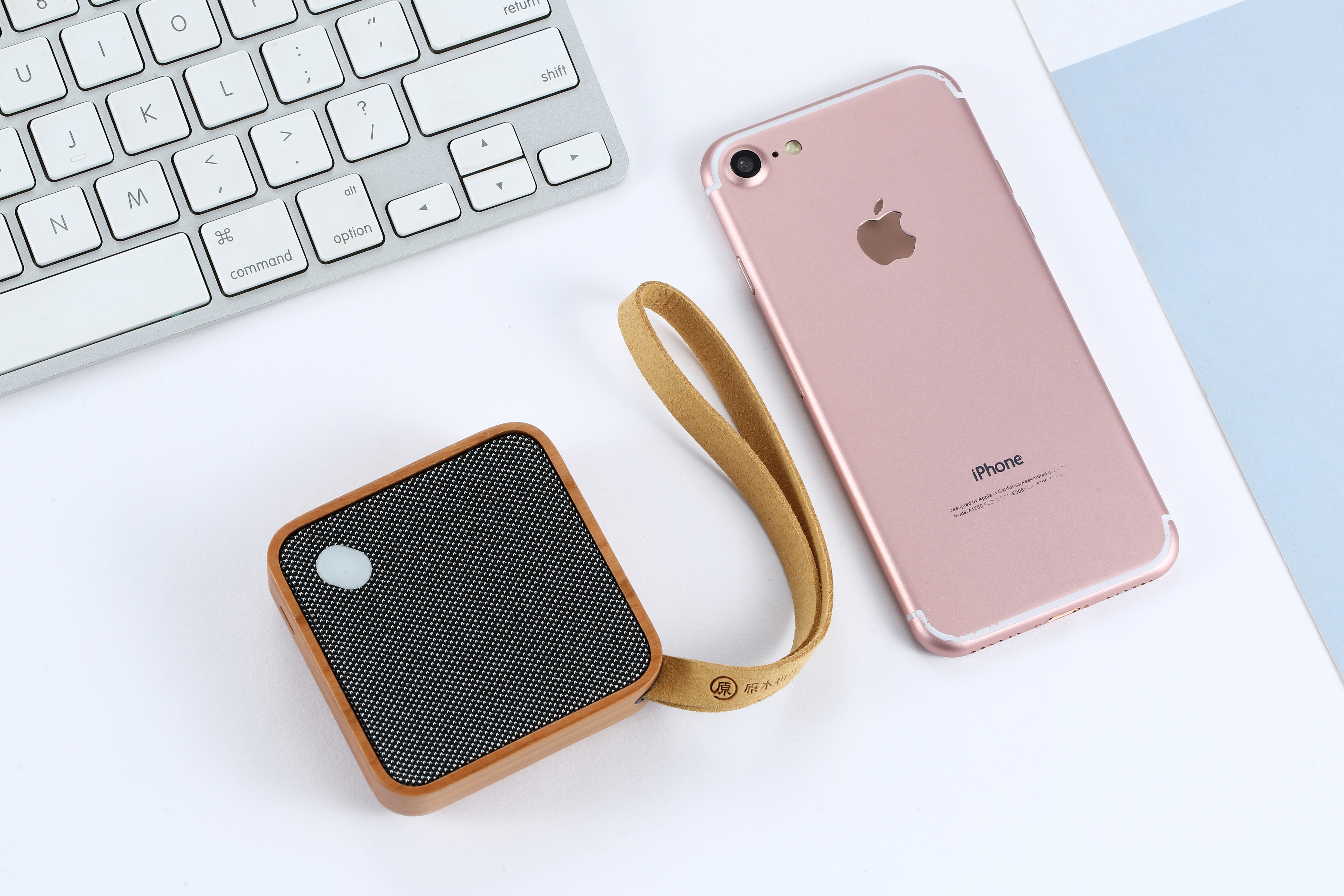 Log harmony，Yeezen，Yizhen Technology，Bluetooth Speaker ，Young fashion，outdoors，Natural wood，Portable，Fabric texture，Xiaofang，