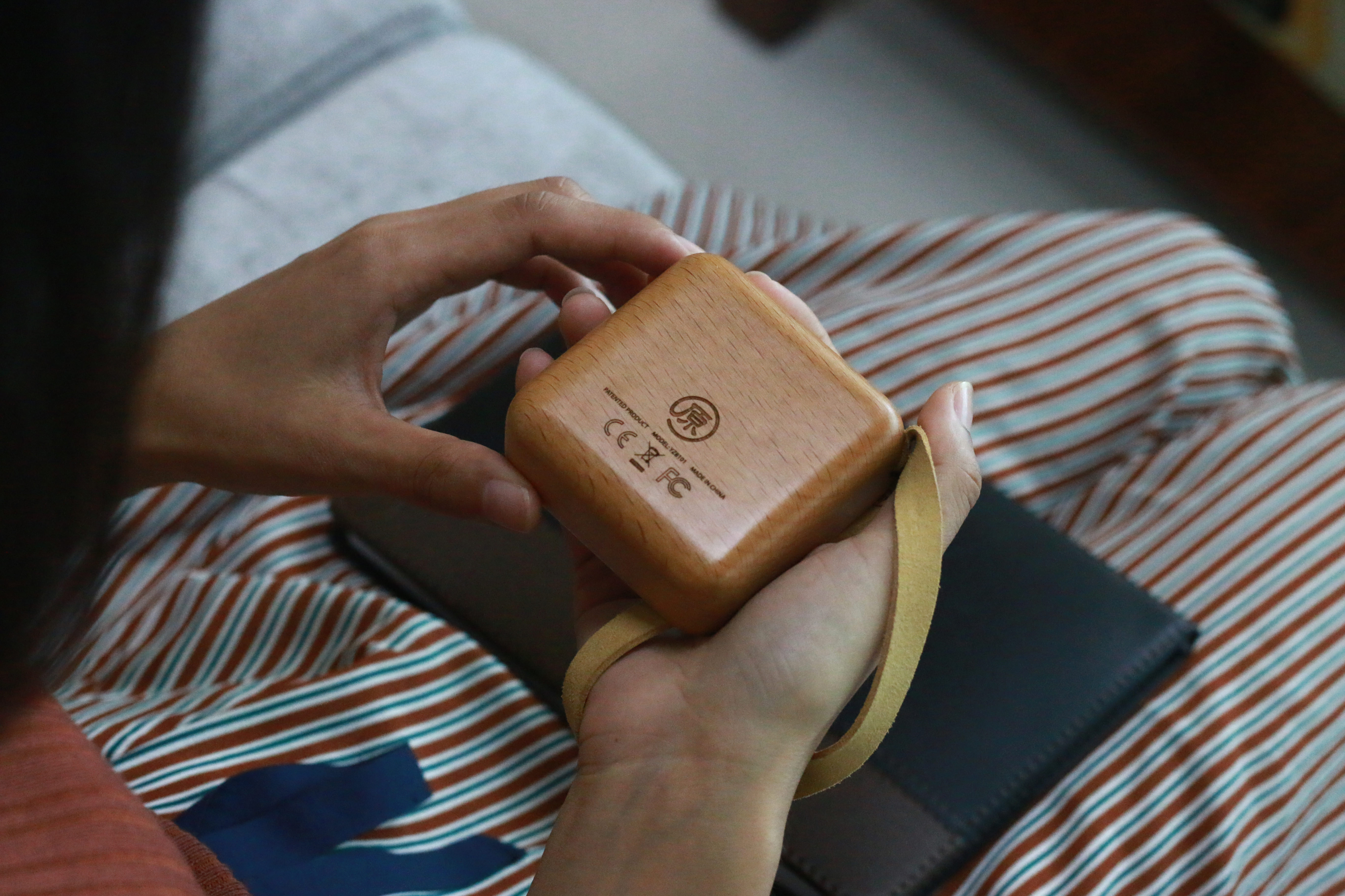 Log harmony，Yeezen，Yizhen Technology，Bluetooth Speaker ，Young fashion，outdoors，Natural wood，Portable，Fabric texture，Xiaofang，