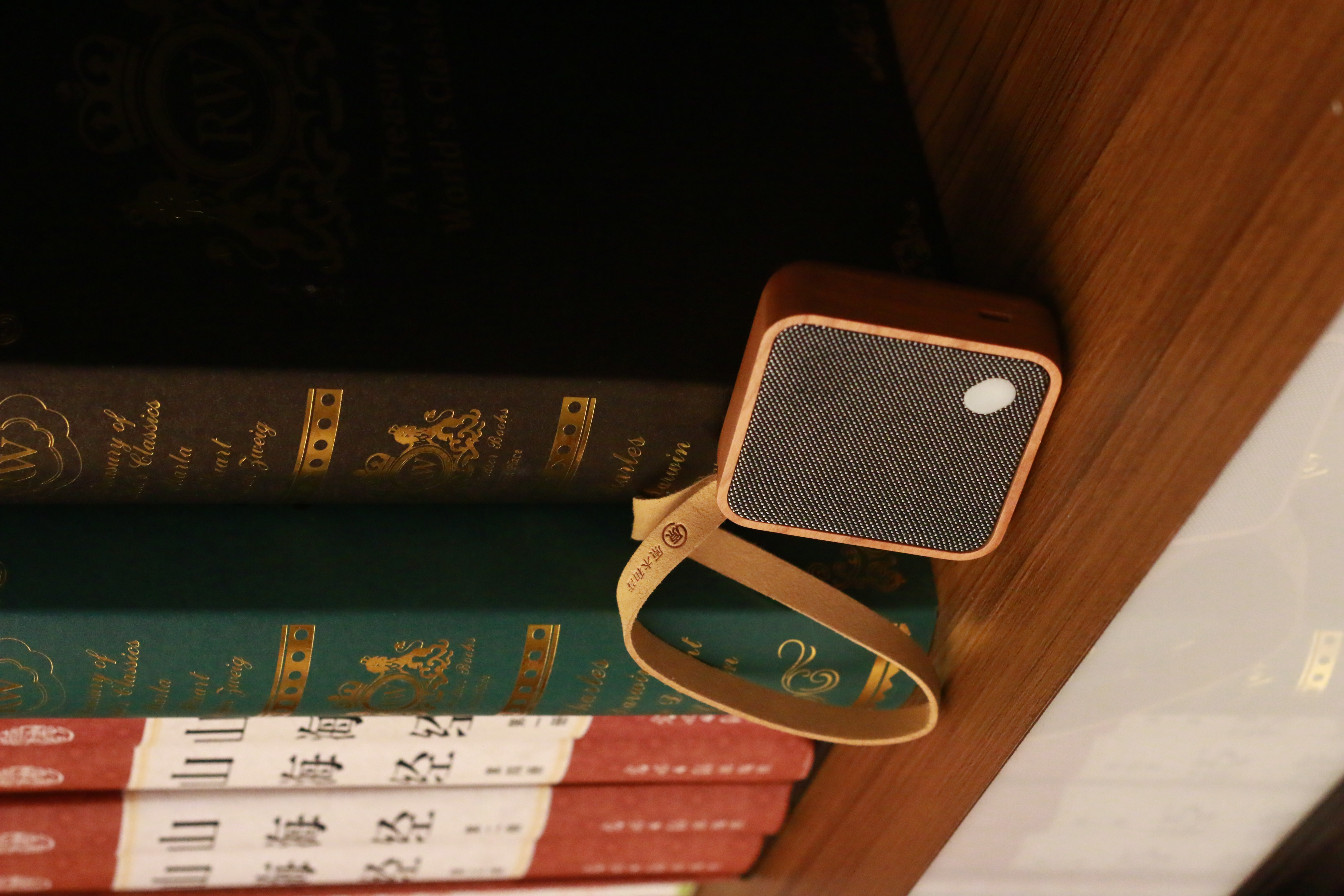 Log harmony，Yeezen，Yizhen Technology，Bluetooth Speaker ，Young fashion，outdoors，Natural wood，Portable，Fabric texture，Xiaofang，