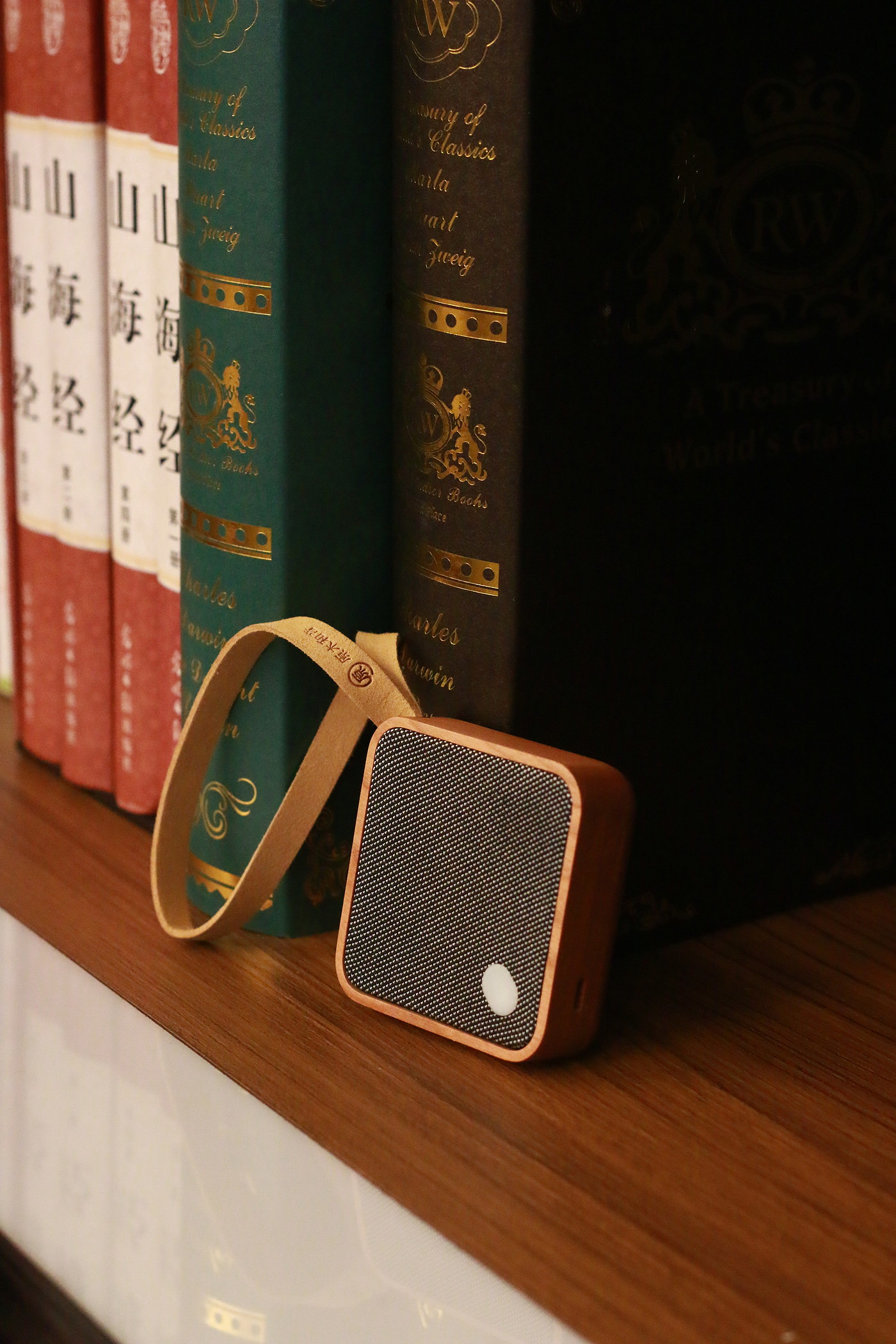 Log harmony，Yeezen，Yizhen Technology，Bluetooth Speaker ，Young fashion，outdoors，Natural wood，Portable，Fabric texture，Xiaofang，