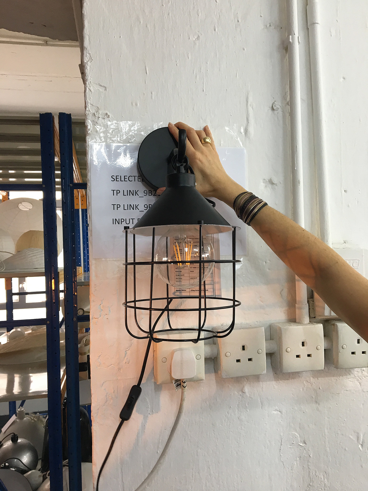 lamps and lanterns，furniture，lighting，a chandelier，