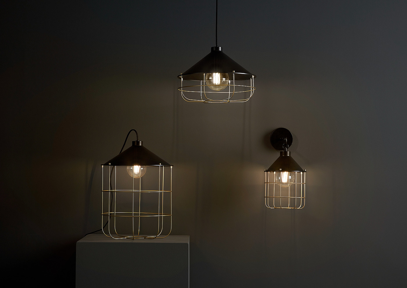 lamps and lanterns，furniture，lighting，a chandelier，