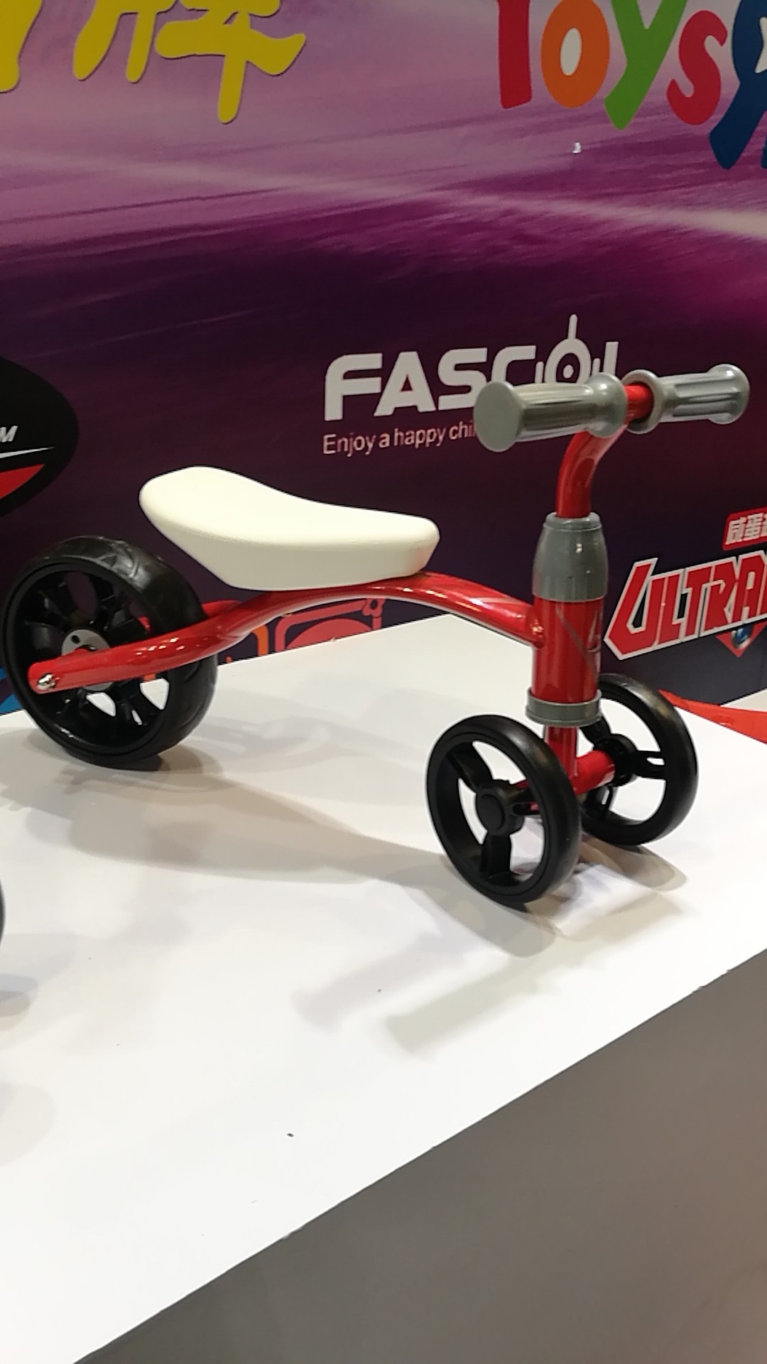 1-3-year-old children gradually learn to walk，