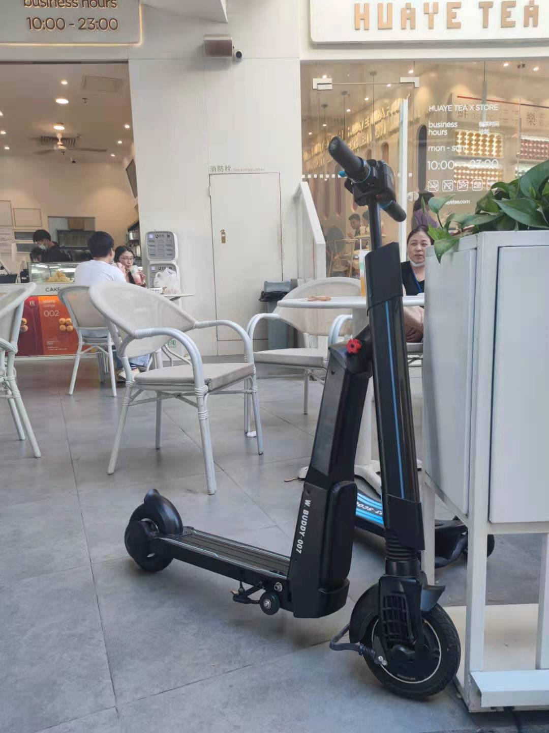 Subvert traditional design, a cool product!，More professional children's electric scooter, subverting the traditional design，w，We only make designs that can be landed!!!，