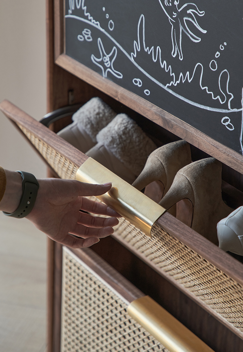 Furniture designer Ren Mengying，