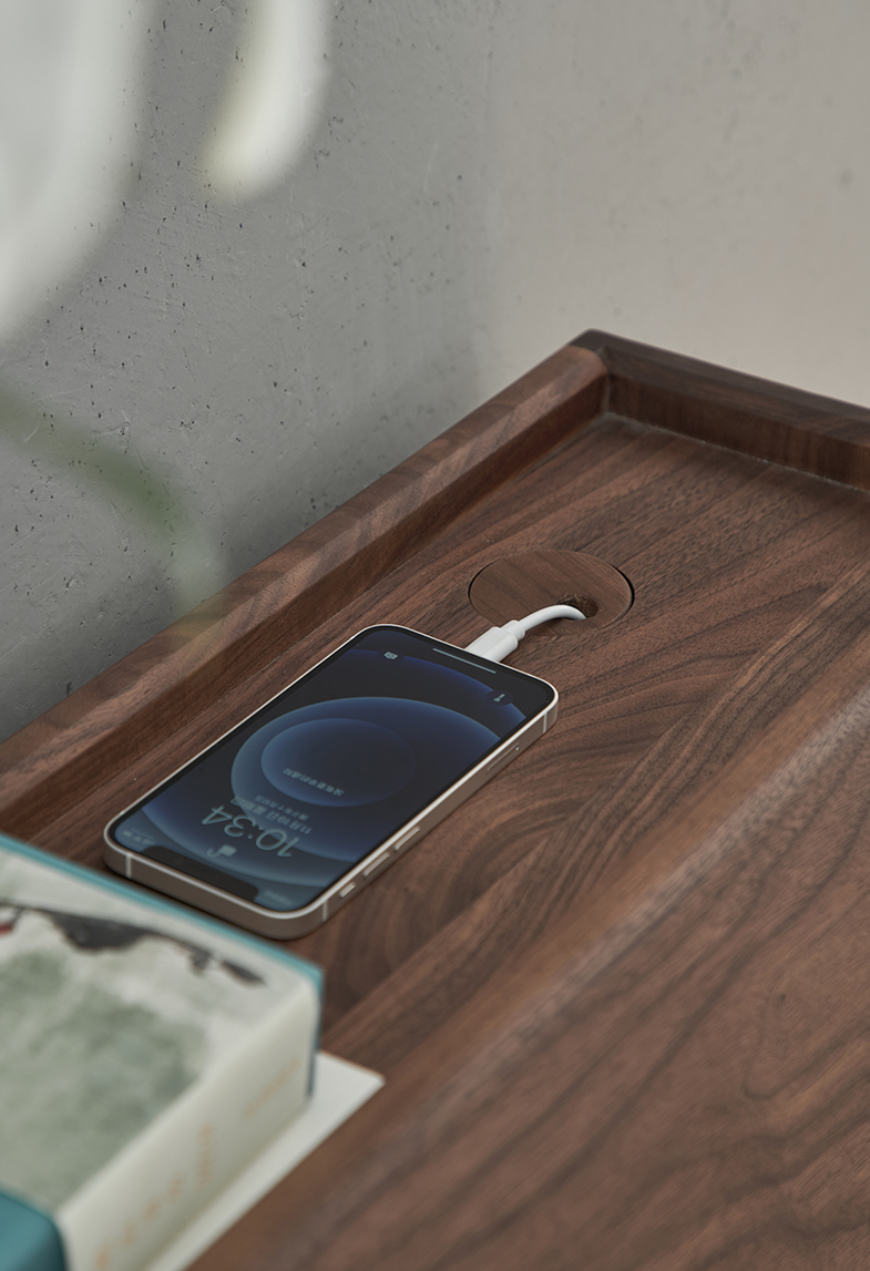 Furniture designer Ren Mengying，