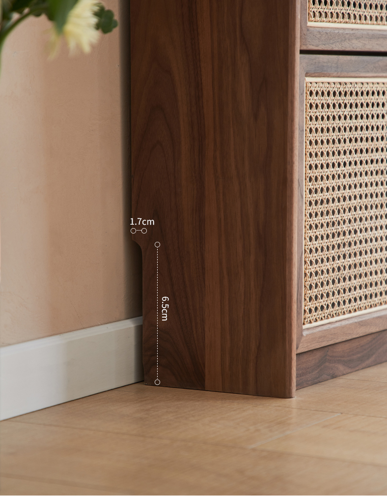 Furniture designer Ren Mengying，