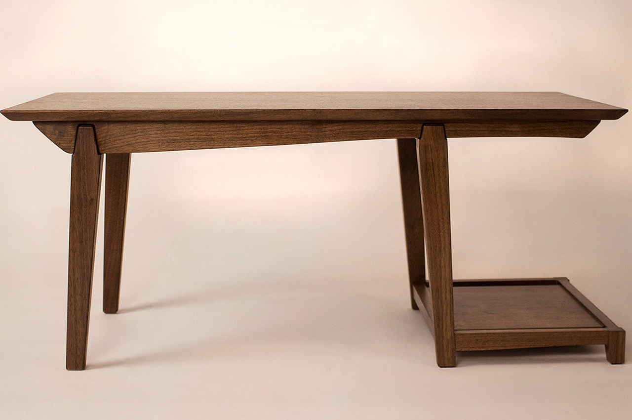 desk，Table，wooden ，