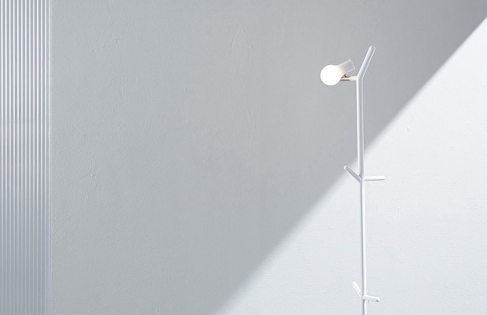 Desk lamp，industrial design，coat hanger，Minimalist design ，