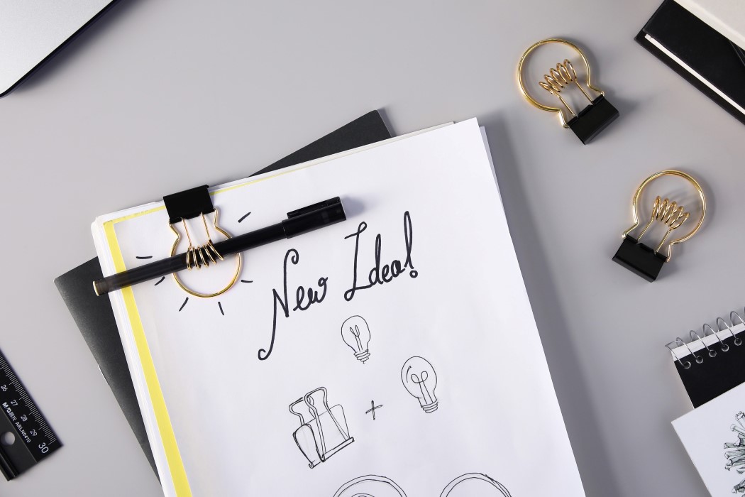 loose-leaf binder，Light bulb:，Pen clip，multi-function，