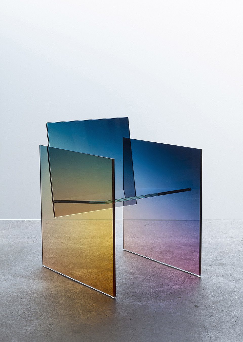 Graded glass，Japanese design，Glass chair，