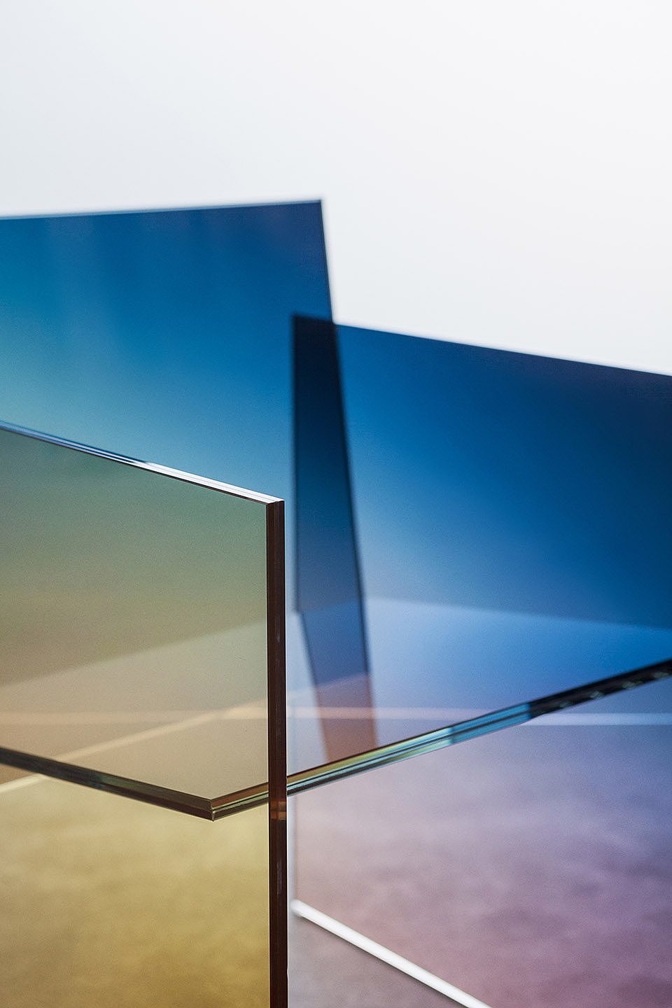 Graded glass，Japanese design，Glass chair，