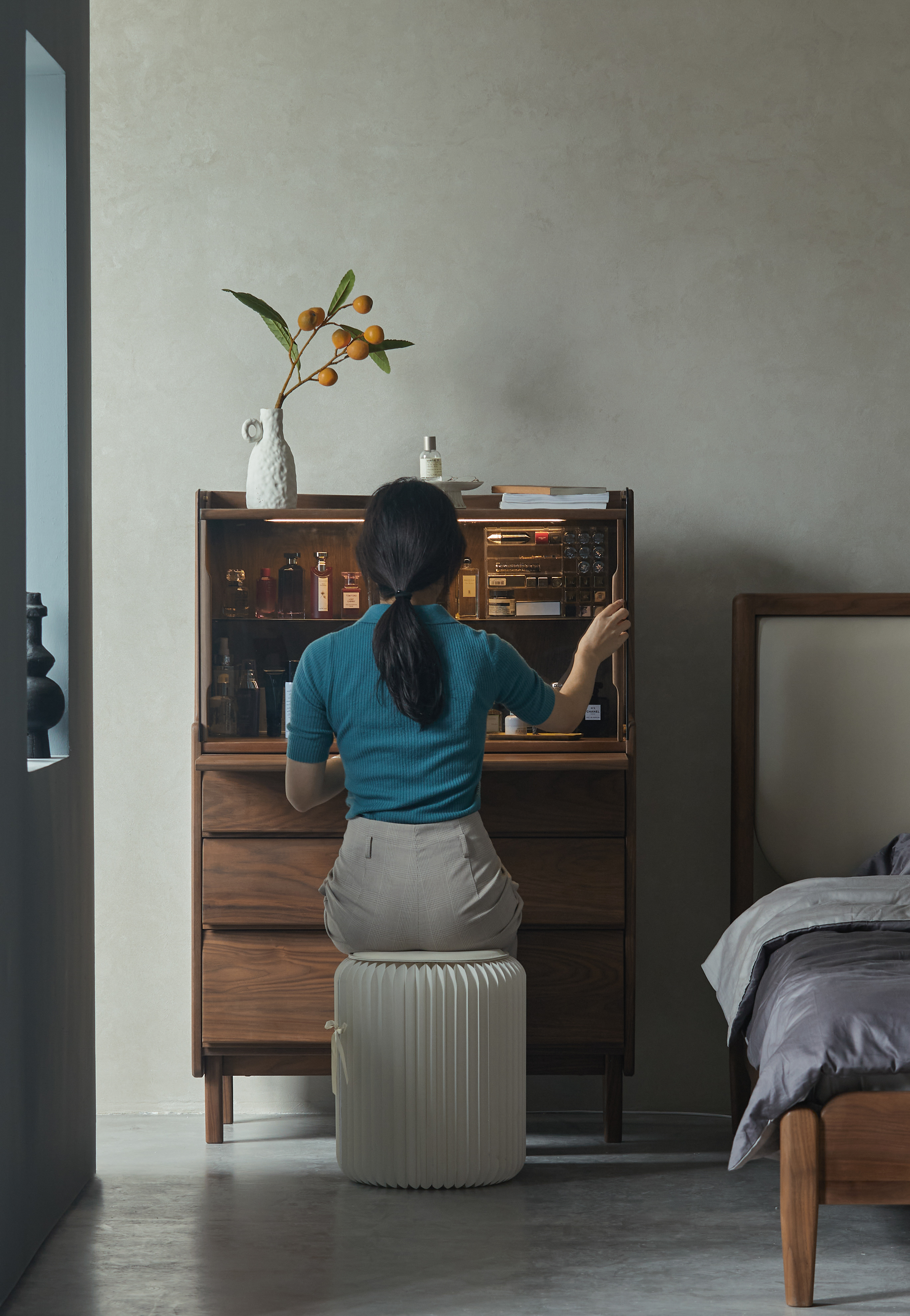 Furniture designer Ren Mengying，