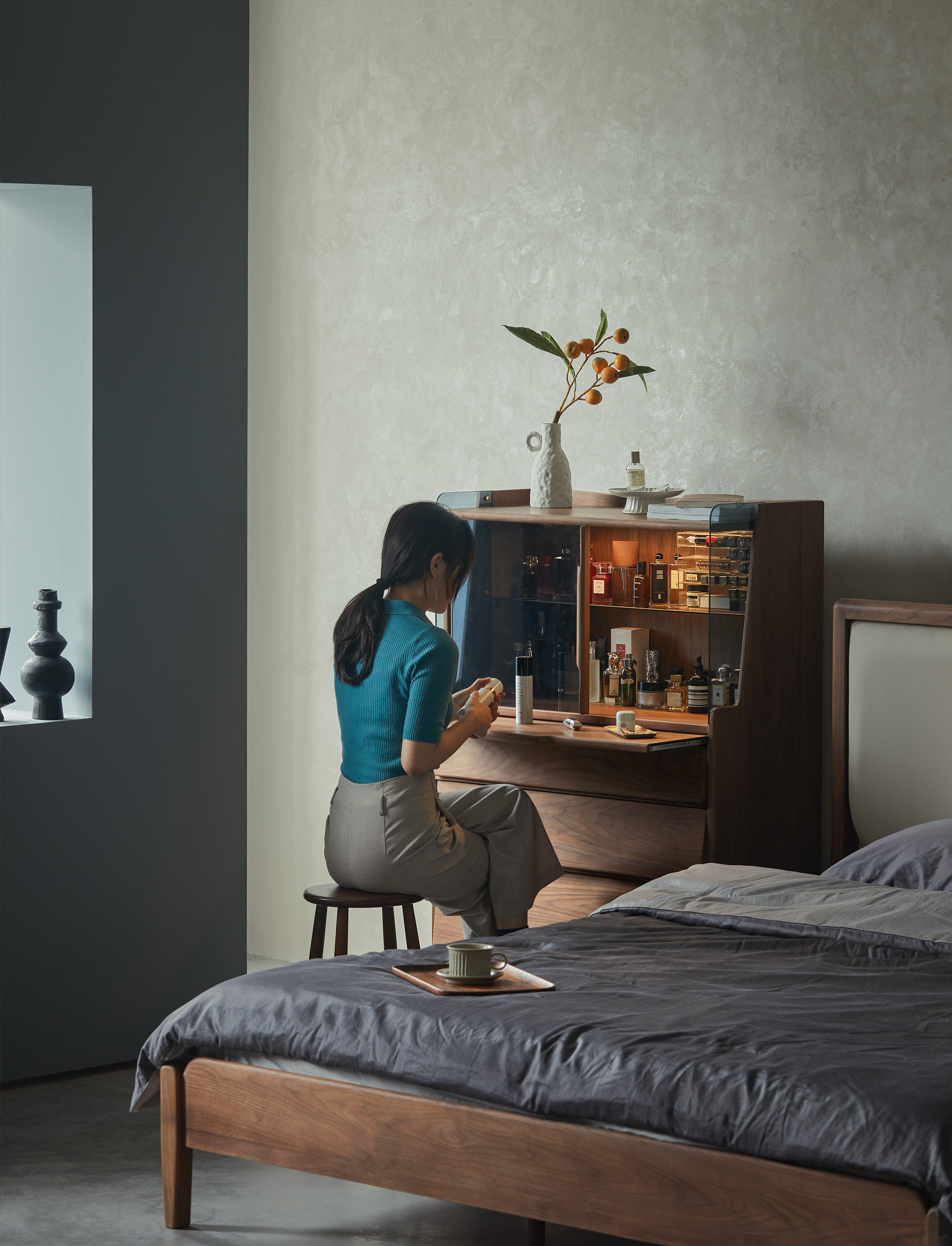 Furniture designer Ren Mengying，