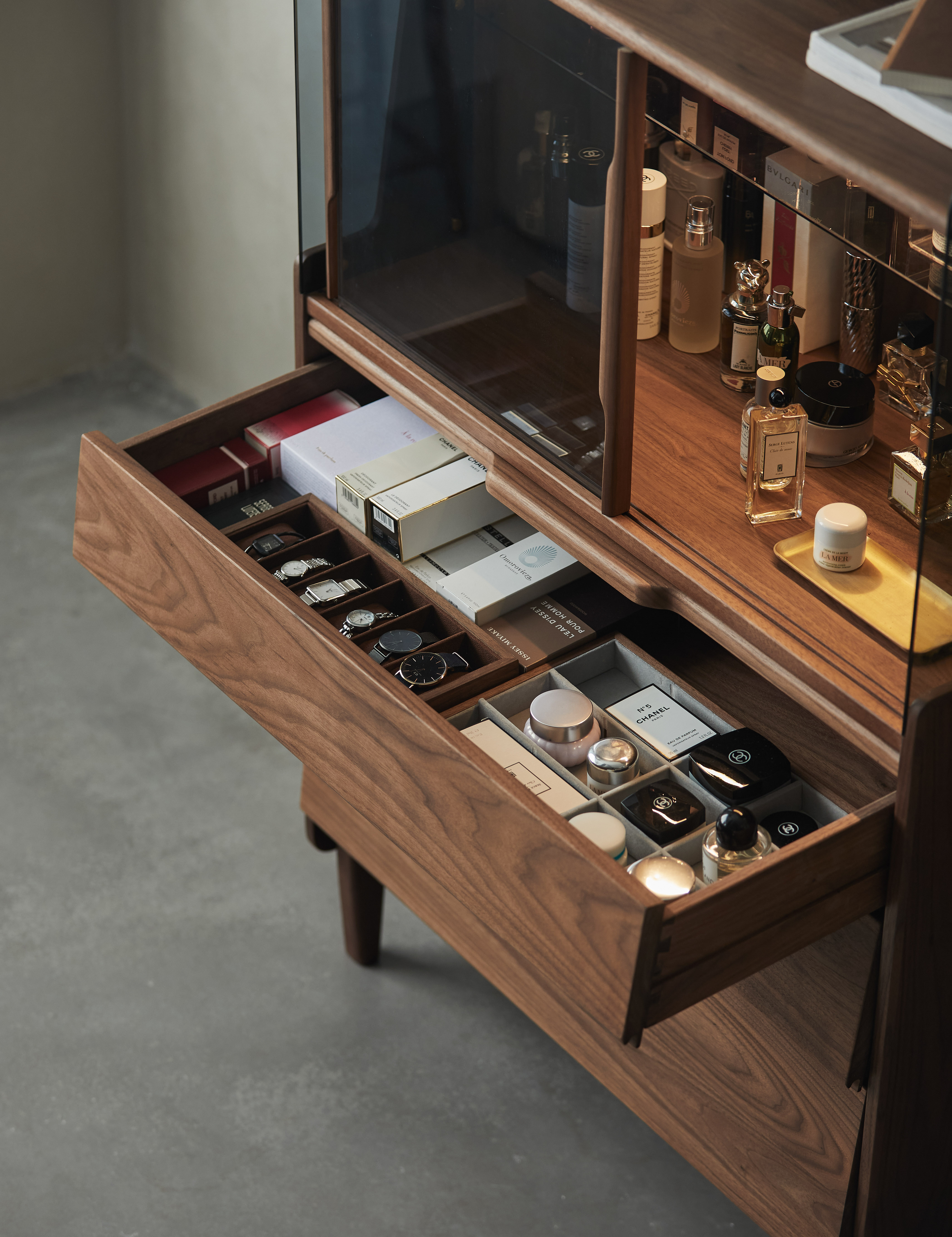 Furniture designer Ren Mengying，