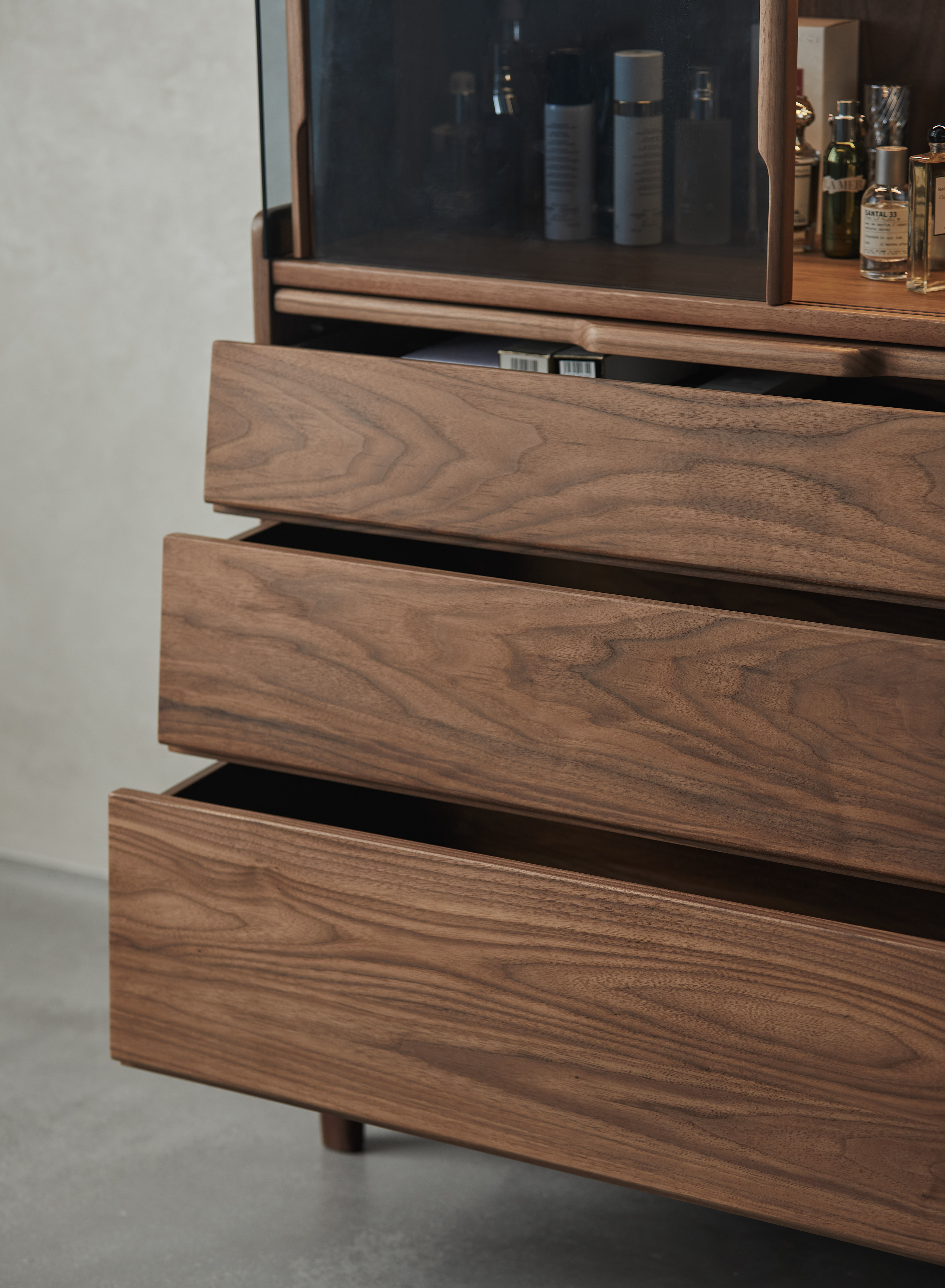 Furniture designer Ren Mengying，