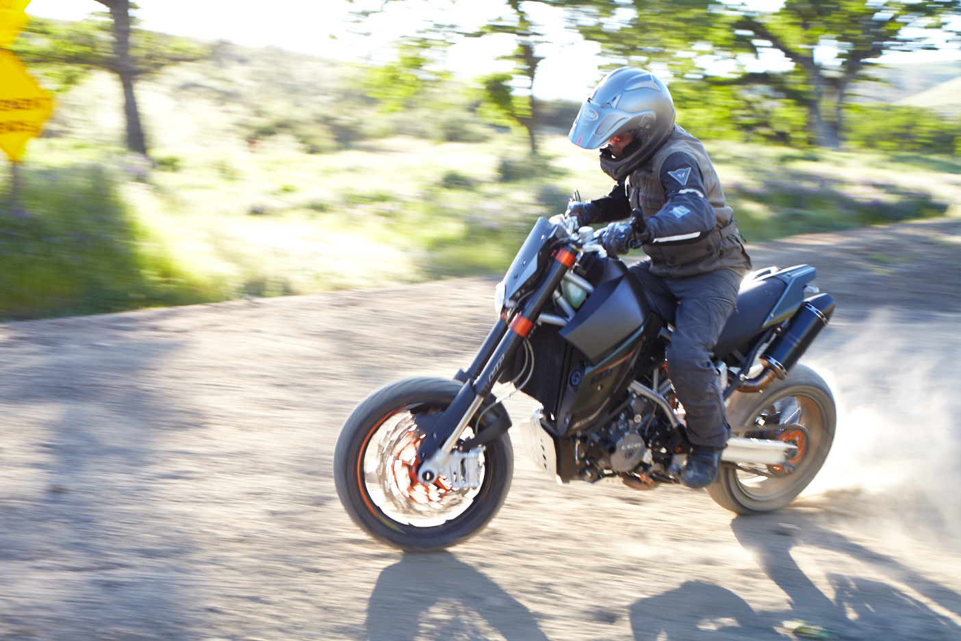 摩托车就是拉风ktm950个人定制版摩托车