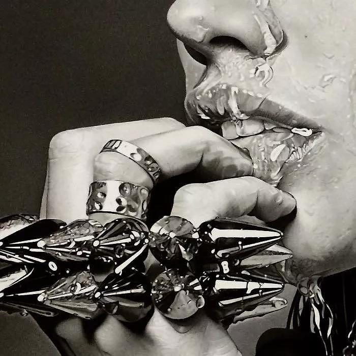 Hand drawn，Fine Arts，product design，industrial design，Japanese singer，Takahei Ohmori，Realistic pencil painter，