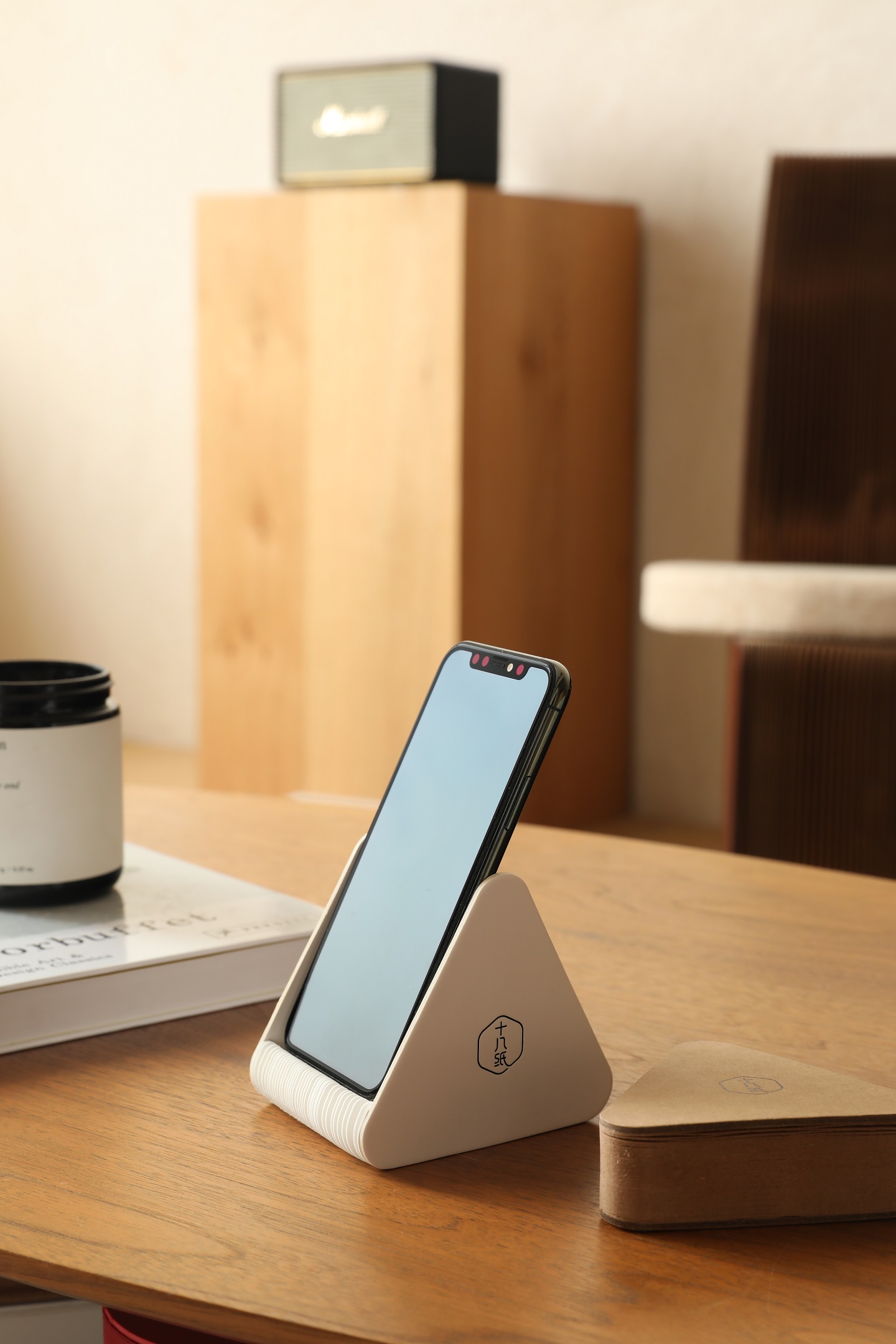 Triangular support，Mobile phone bracket，Compact and portable，Paper support，Free your hands，Chasing drama artifact，Organ mobile phone bracket，Small capsule shape，