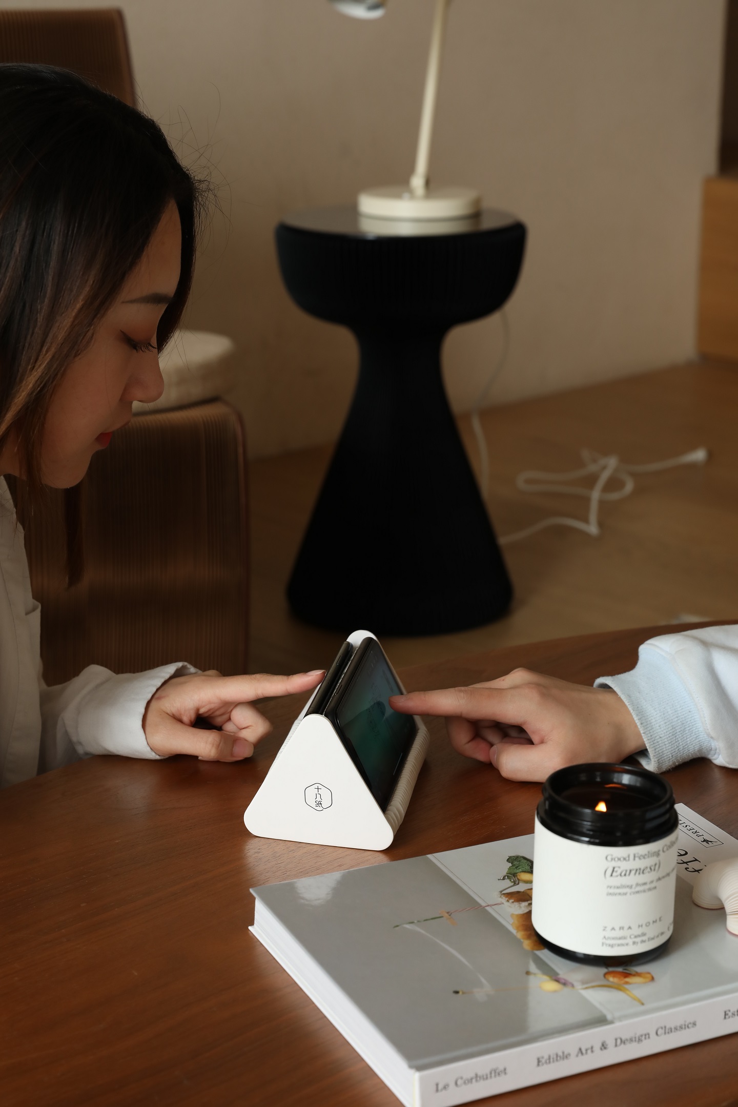 Triangular support，Mobile phone bracket，Compact and portable，Paper support，Free your hands，Chasing drama artifact，Organ mobile phone bracket，Small capsule shape，