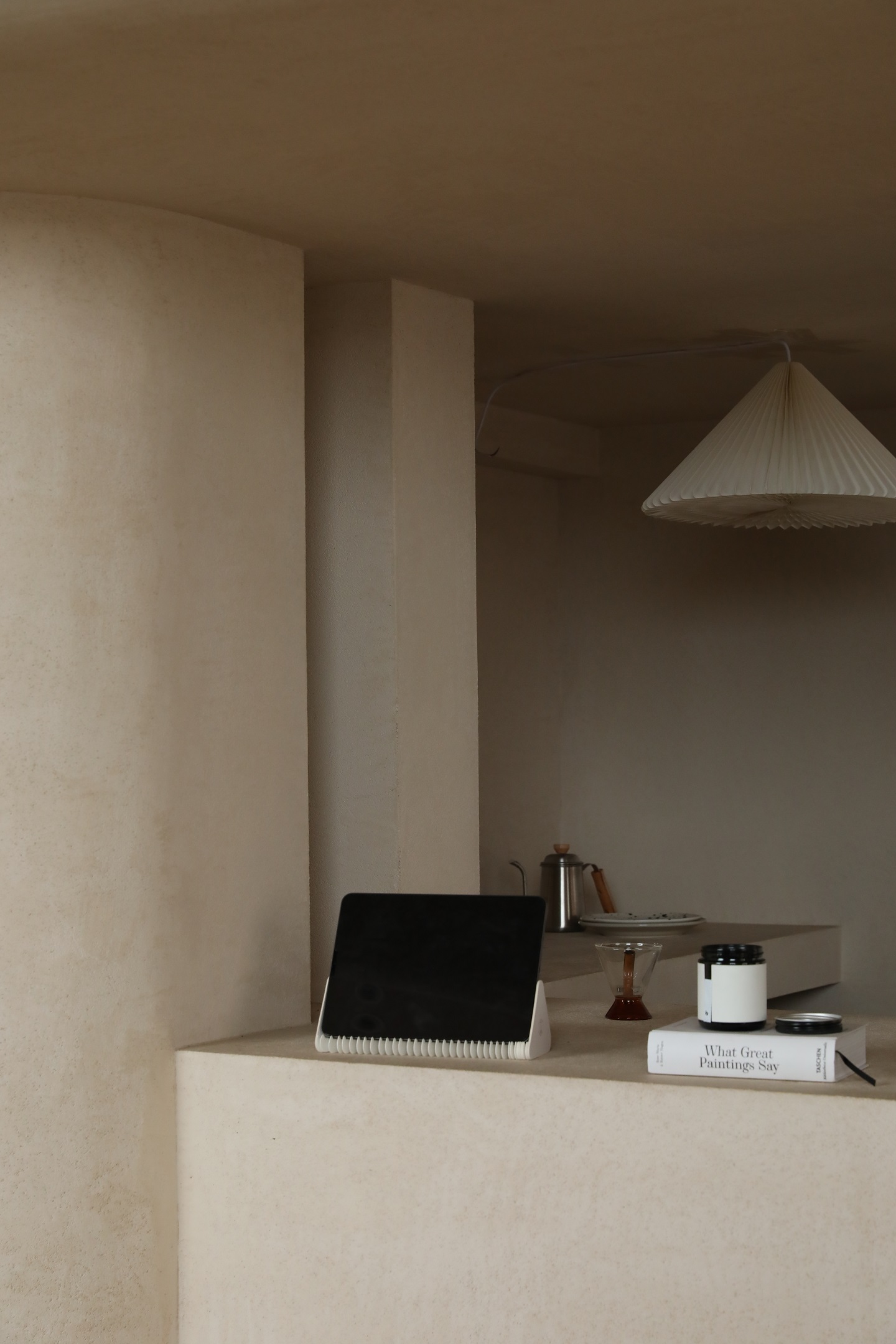 Triangular support，Mobile phone bracket，Compact and portable，Paper support，Free your hands，Chasing drama artifact，Organ mobile phone bracket，Small capsule shape，