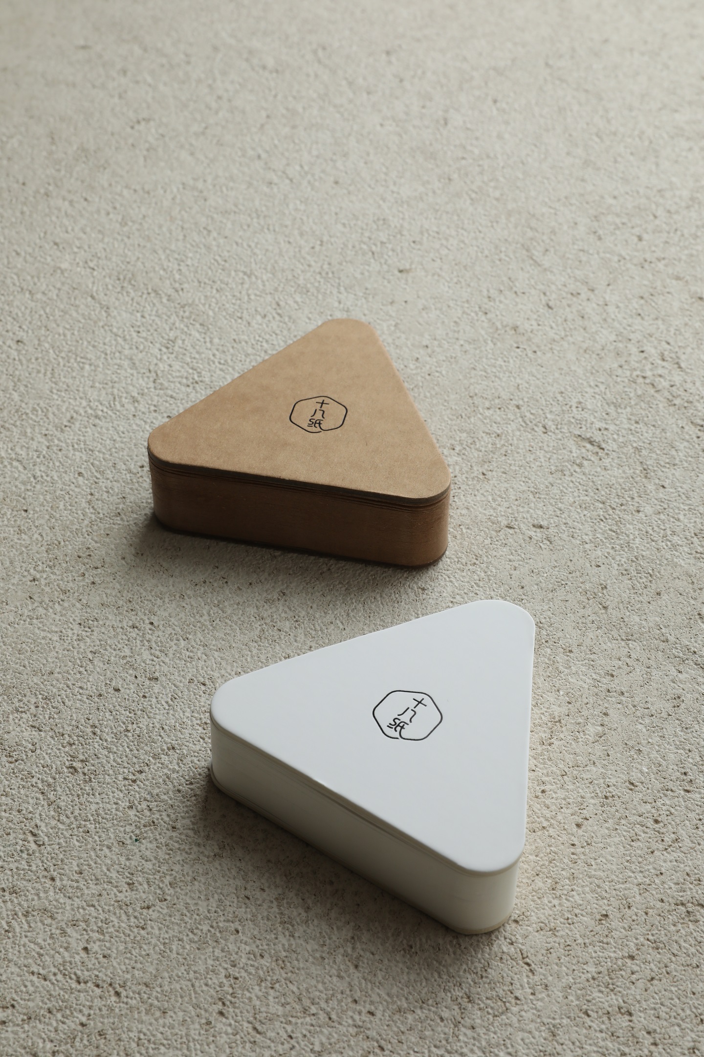 Triangular support，Mobile phone bracket，Compact and portable，Paper support，Free your hands，Chasing drama artifact，Organ mobile phone bracket，Small capsule shape，