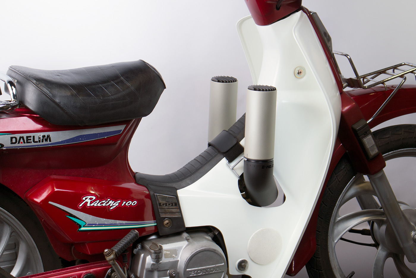 Hot air blower，motorcycle，winter，keep warm，concept，