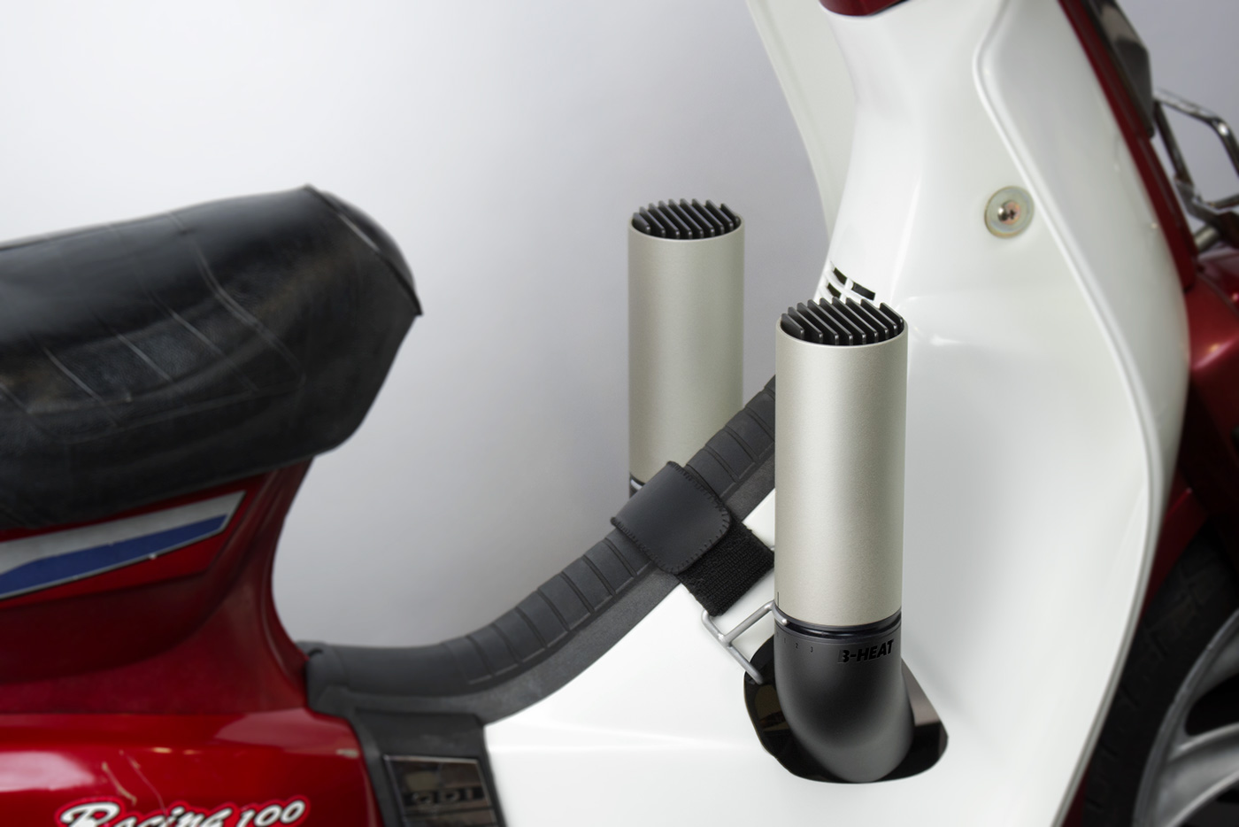 Hot air blower，motorcycle，winter，keep warm，concept，