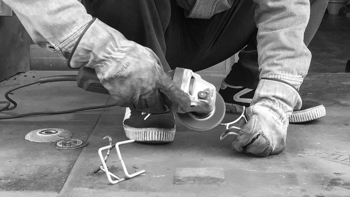 Hot air blower，motorcycle，winter，keep warm，concept，