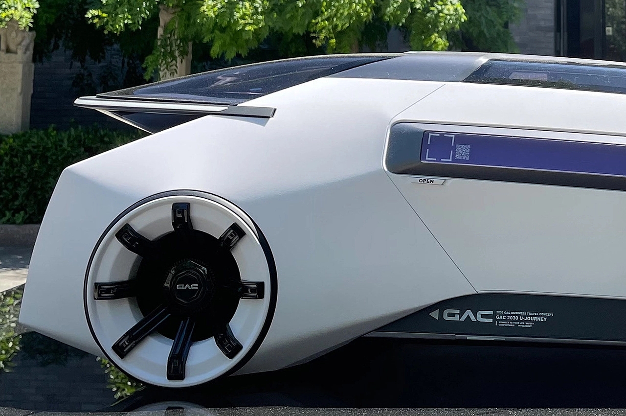 自动驾驶汽车，未来感，清洁能源，