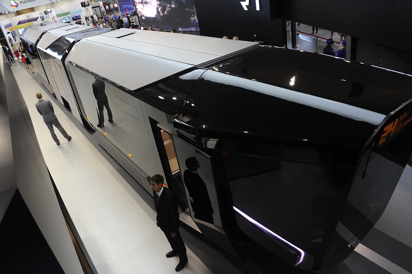 R1 tram，vehicle，Russia，Automobile design，Automotive interior，