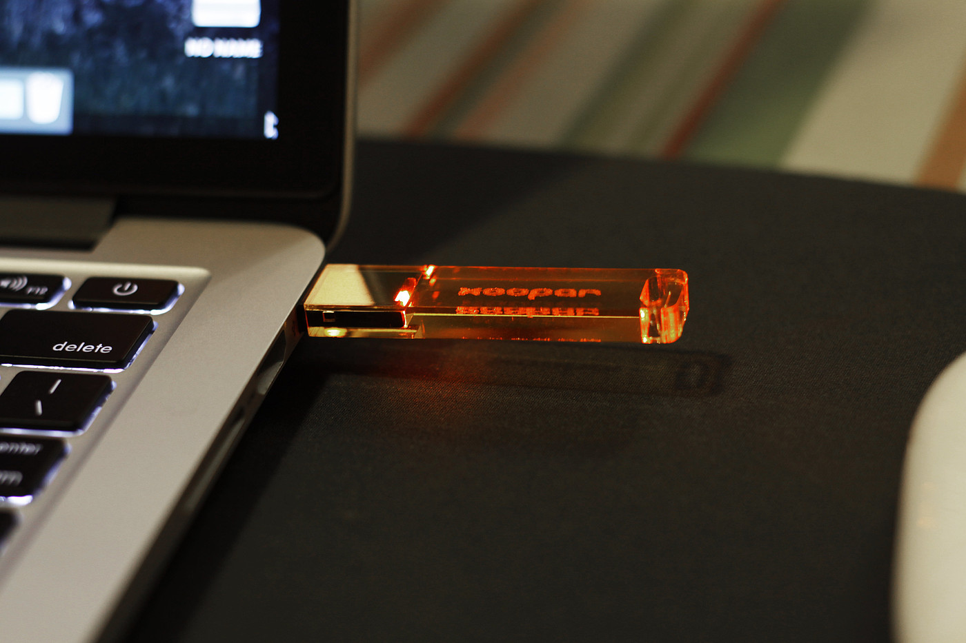 USB drive，transparent，Acrylic，luminescence，