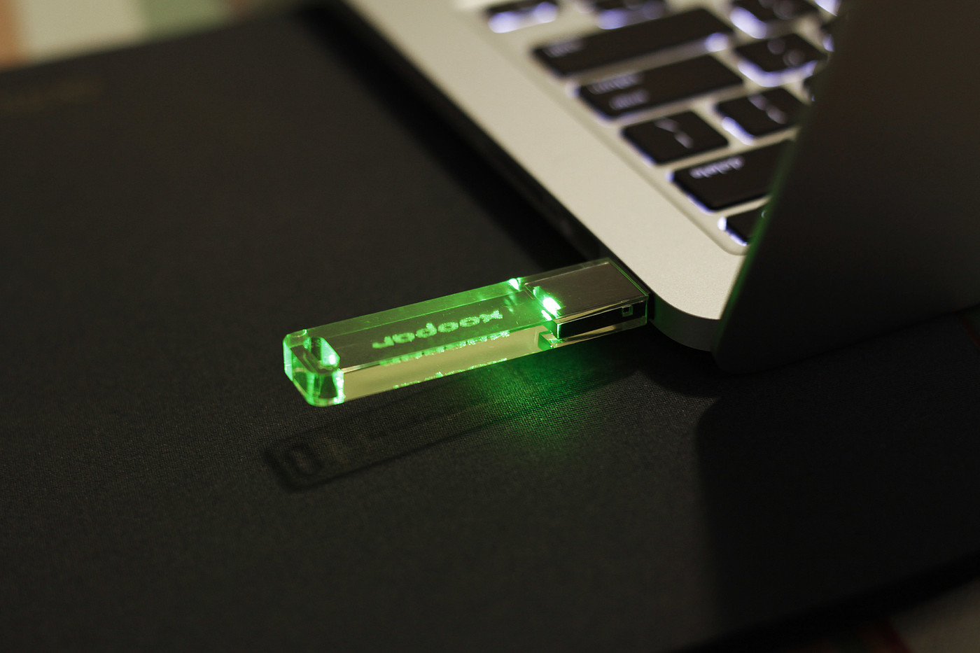 USB drive，transparent，Acrylic，luminescence，