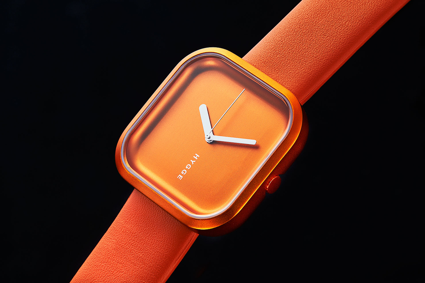 Wrist watch，female sex，orange，green，black，