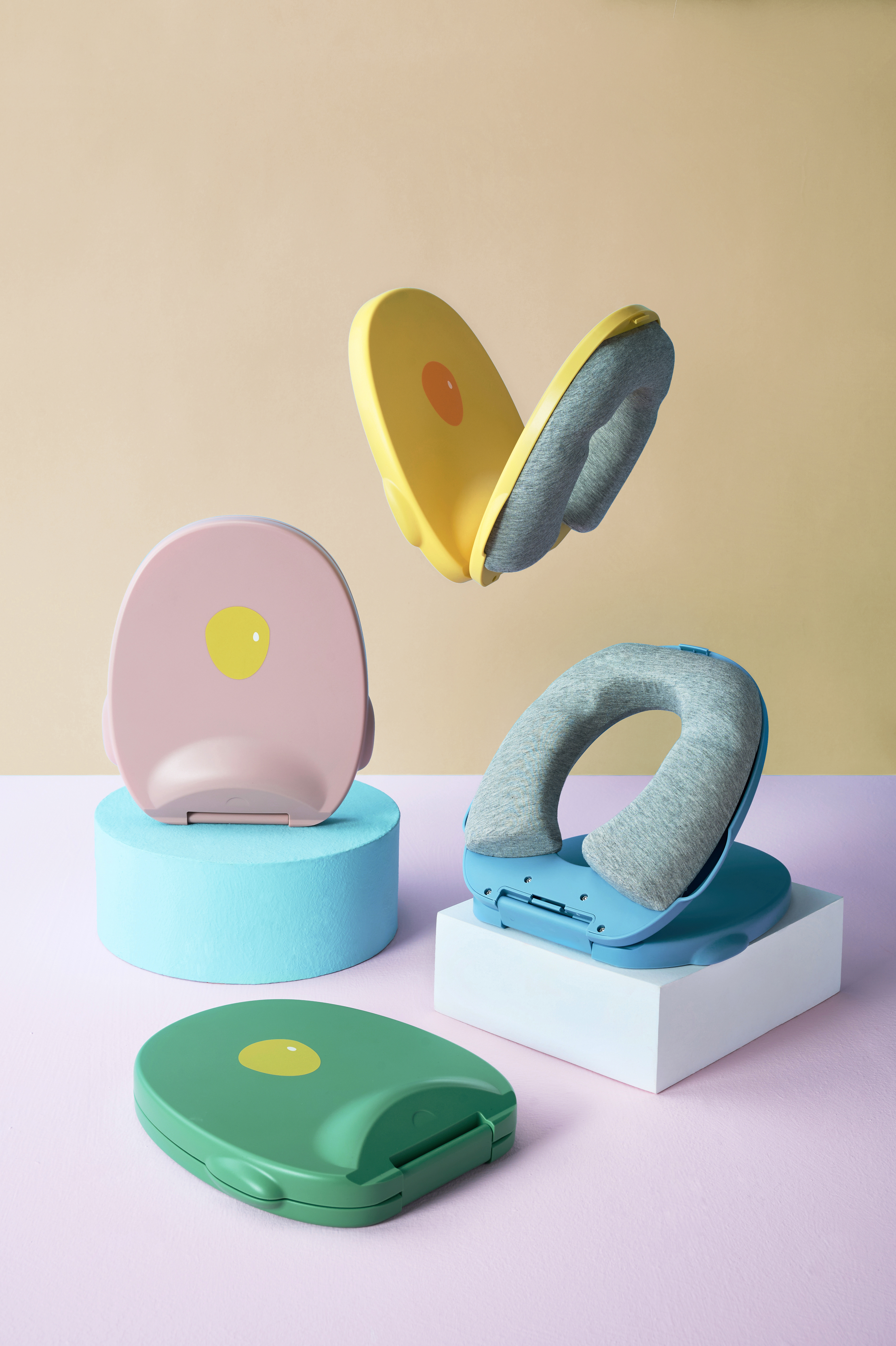 industrial design，Product appearance design，Children's nap pillow，Lunch break artifact，Penguin children's nap pillow，