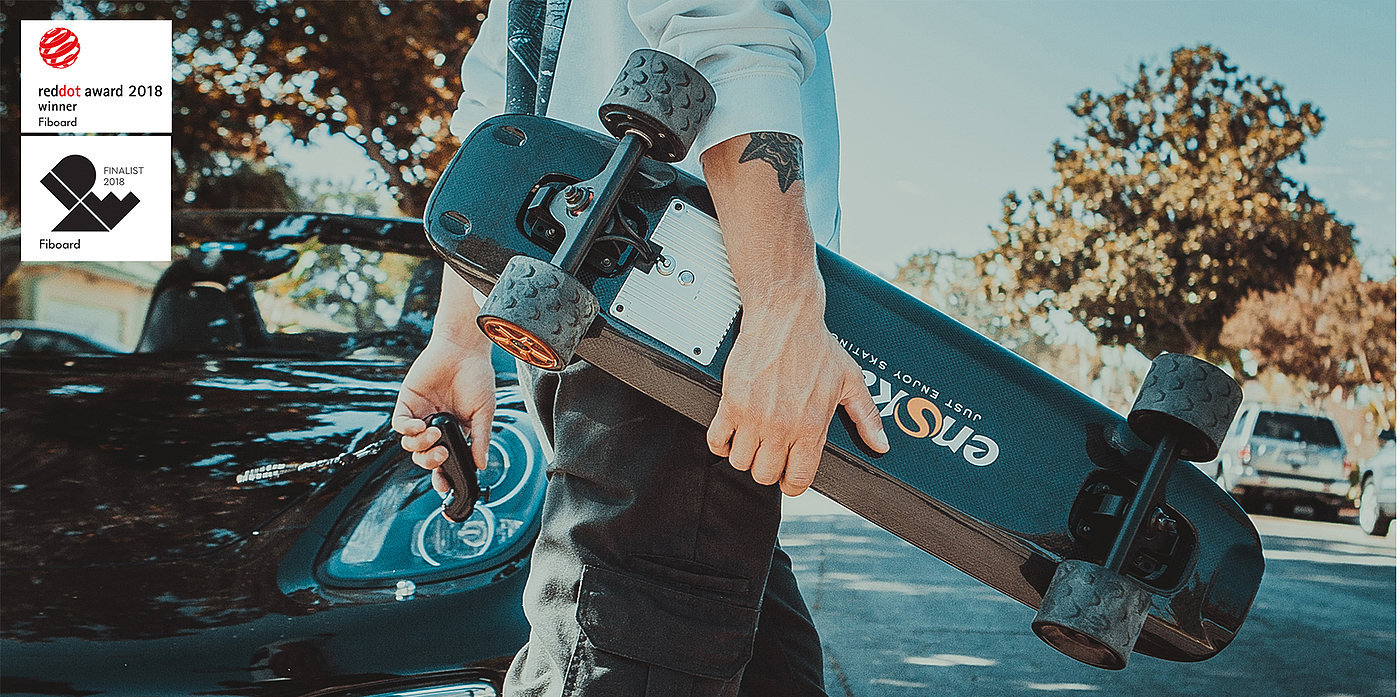 Carbon fiber smart skateboard，