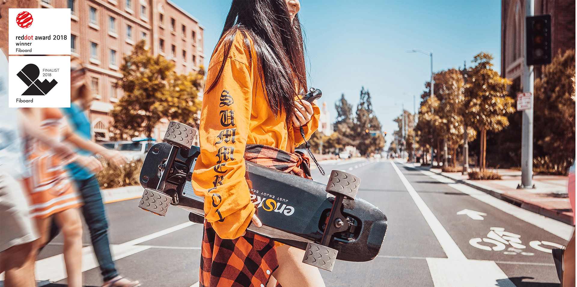 Carbon fiber smart skateboard，