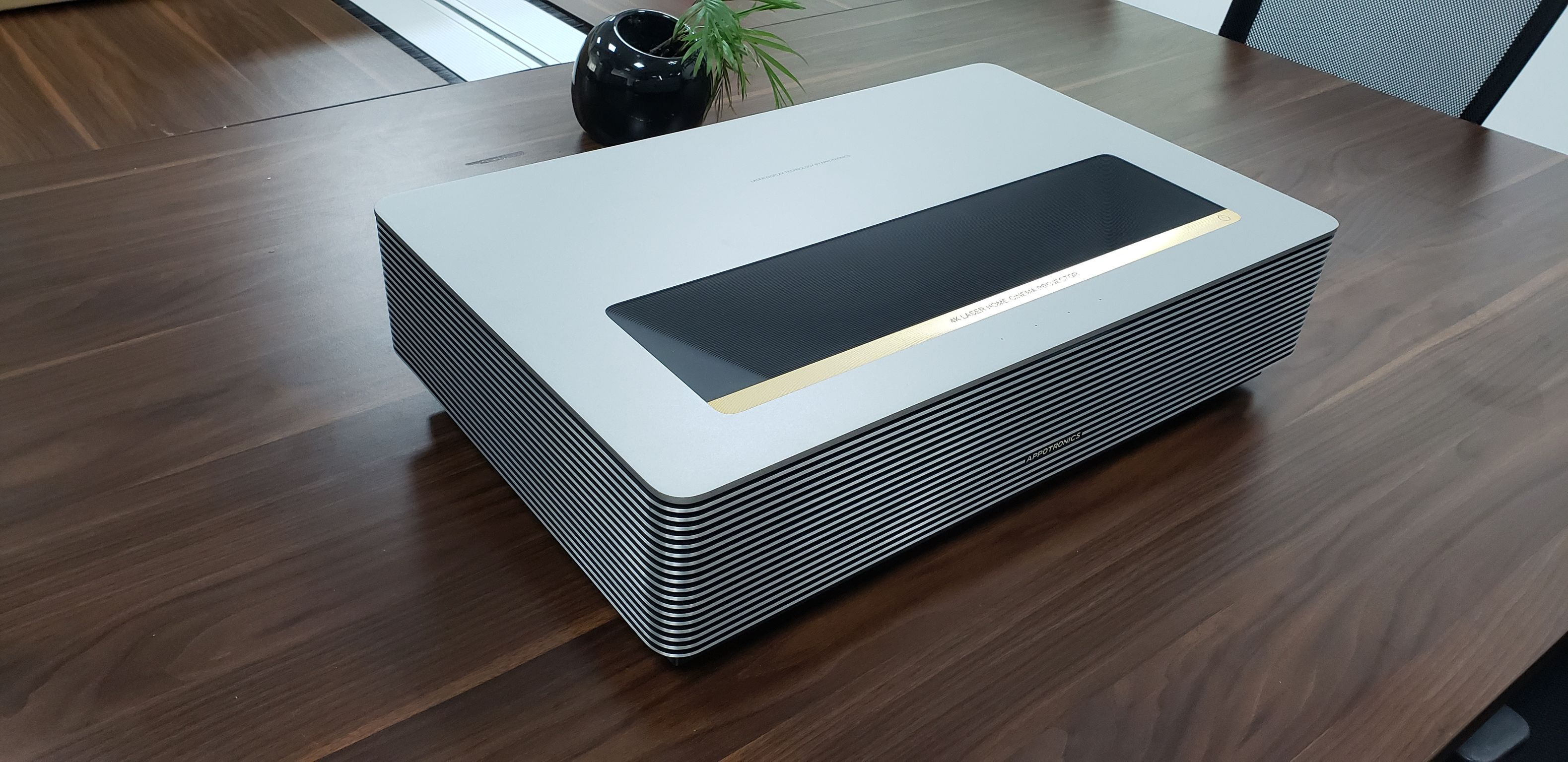 2021 red dot product design award，Projector，Cinema Projector D30，