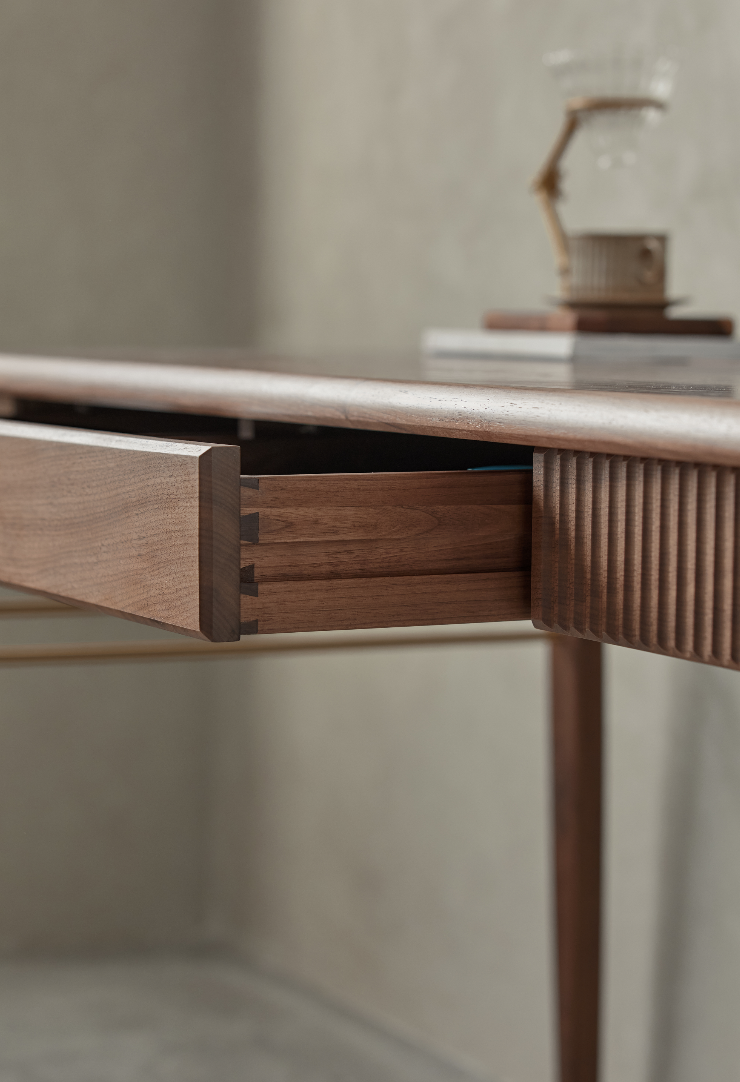 Furniture designer Ren Mengying，