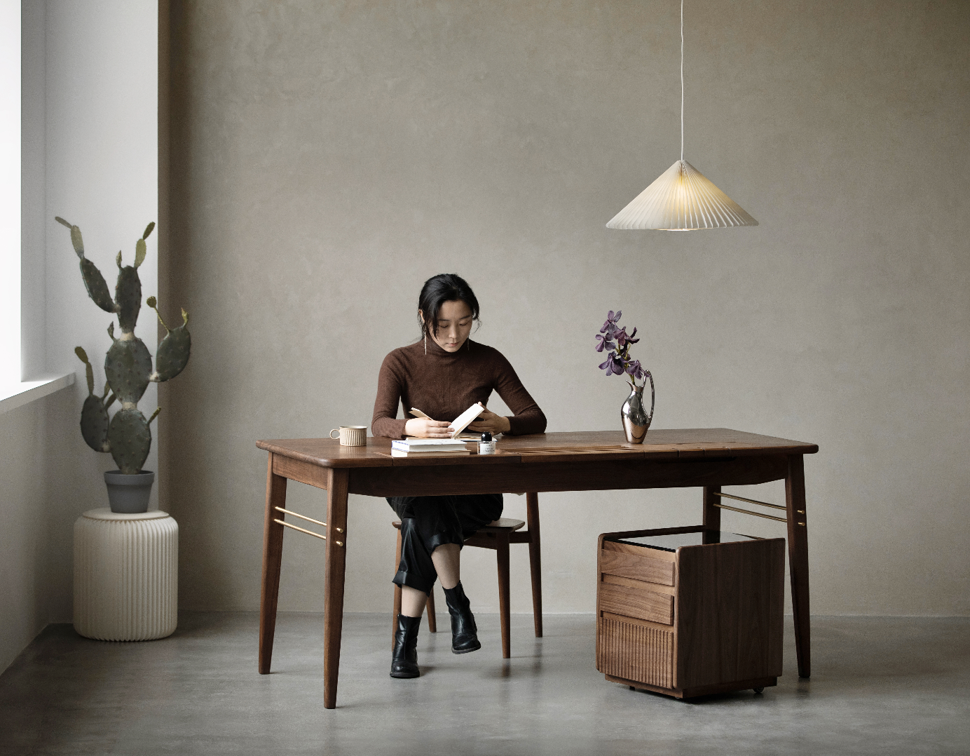 Furniture designer Ren Mengying，