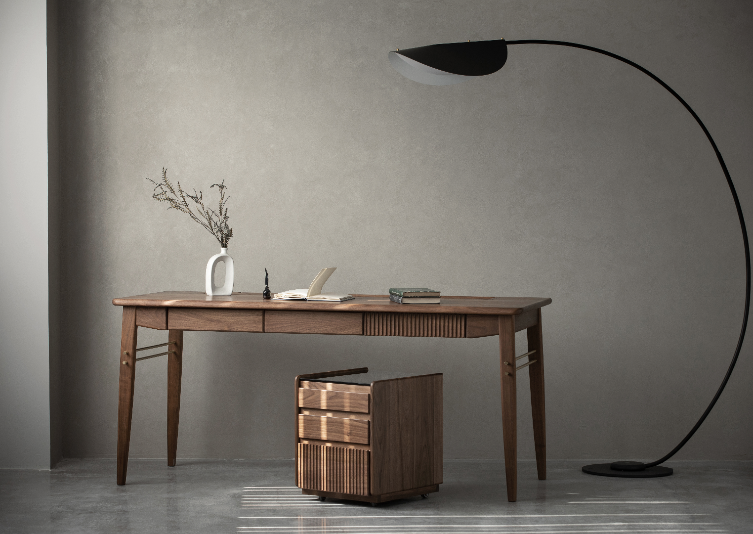 Furniture designer Ren Mengying，