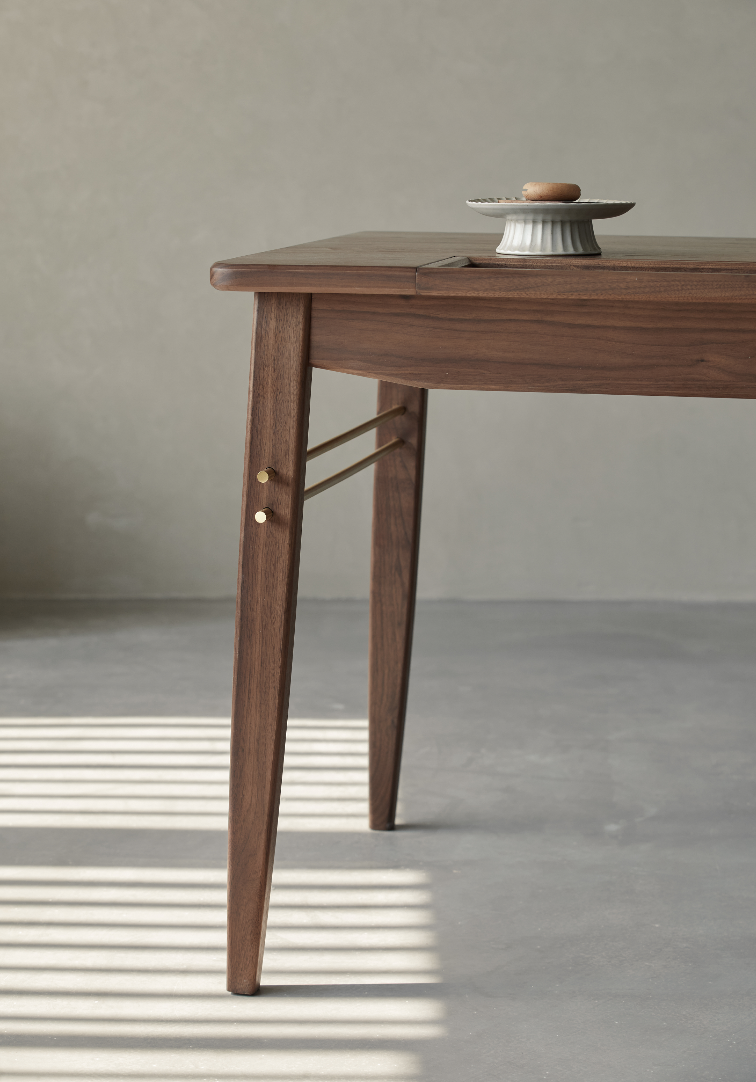 Furniture designer Ren Mengying，