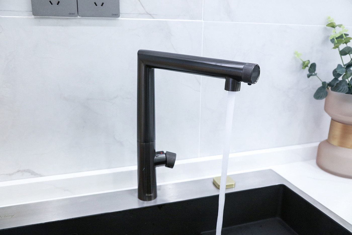 water tap，kitchen，Simplicity，2021 red dot product design award，