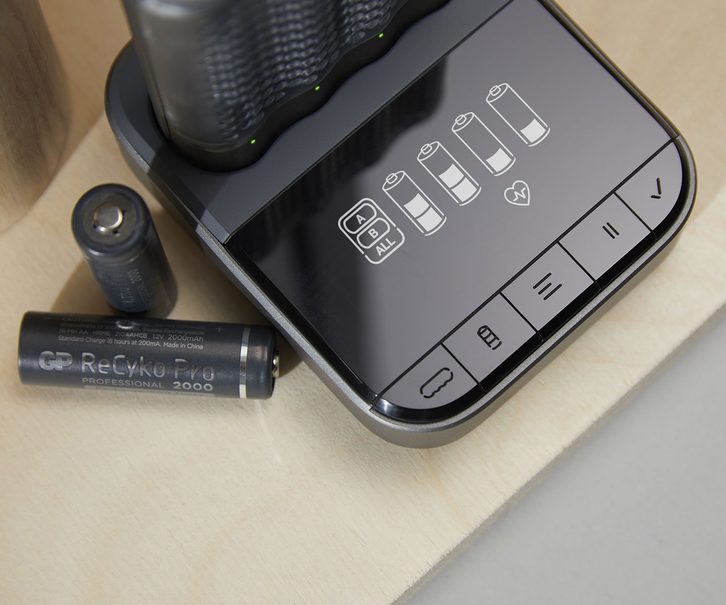 2021 red dot product design award，Charger，ReCyko Pro，